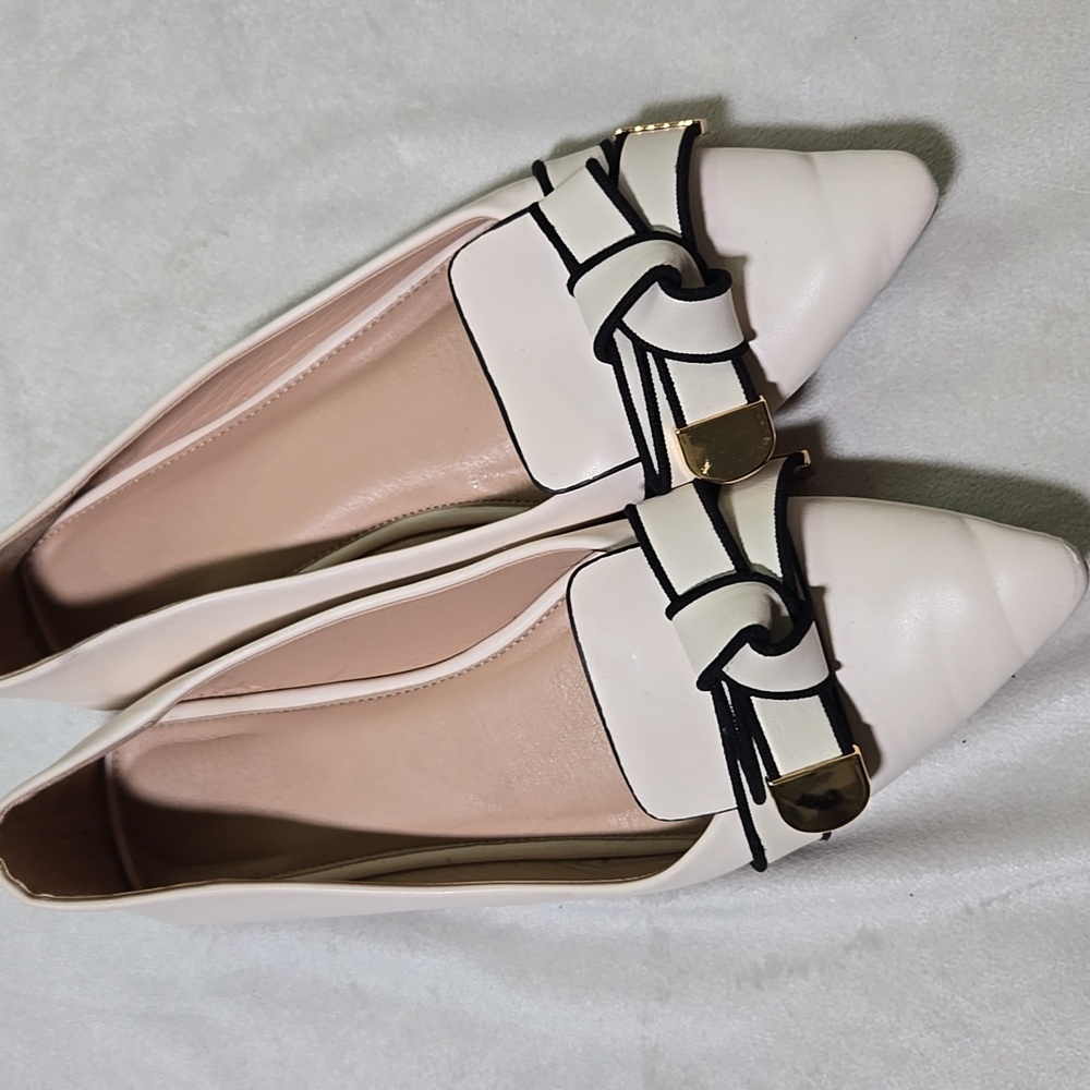 Elegant Cream Flats with Bow Accent - Picture 3 of 3